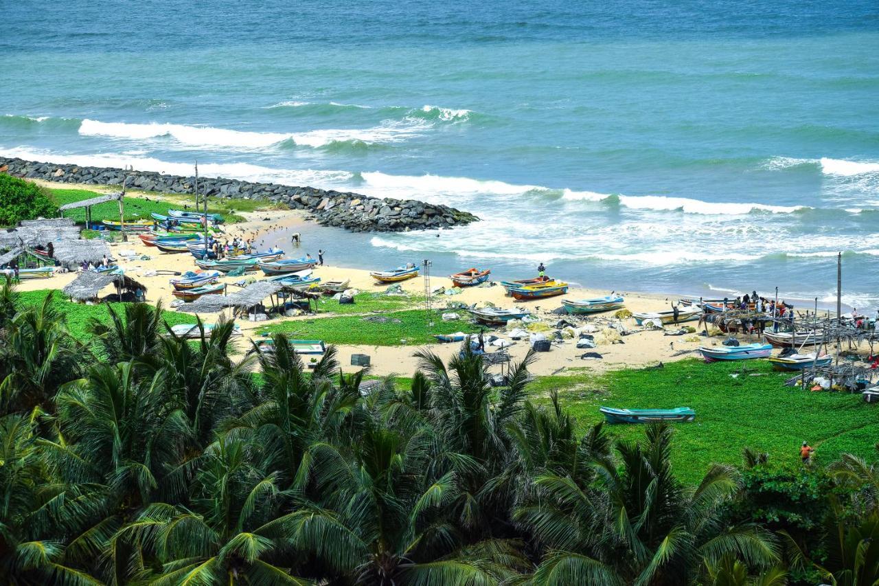 Ruvisha Beach Hotel Negombo Exterior photo