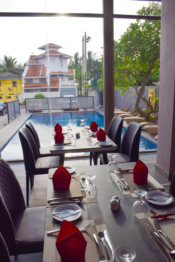 Ruvisha Beach Hotel Negombo Exterior photo