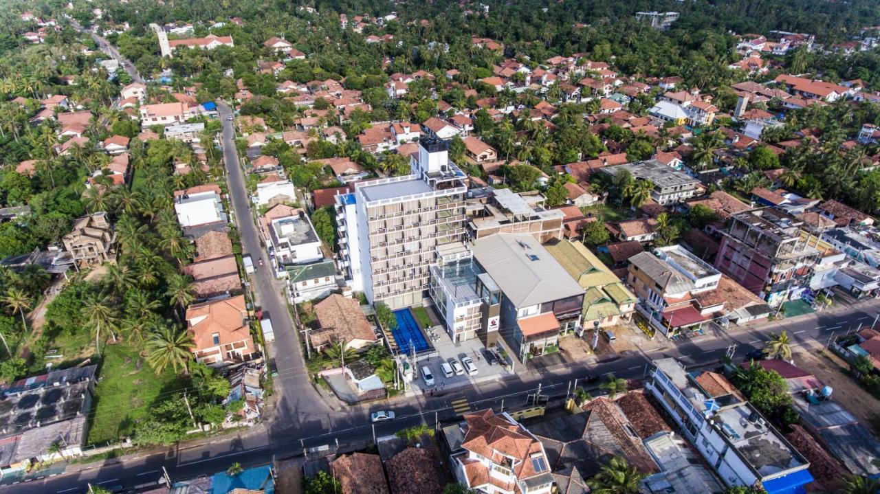 Ruvisha Beach Hotel Negombo Exterior photo