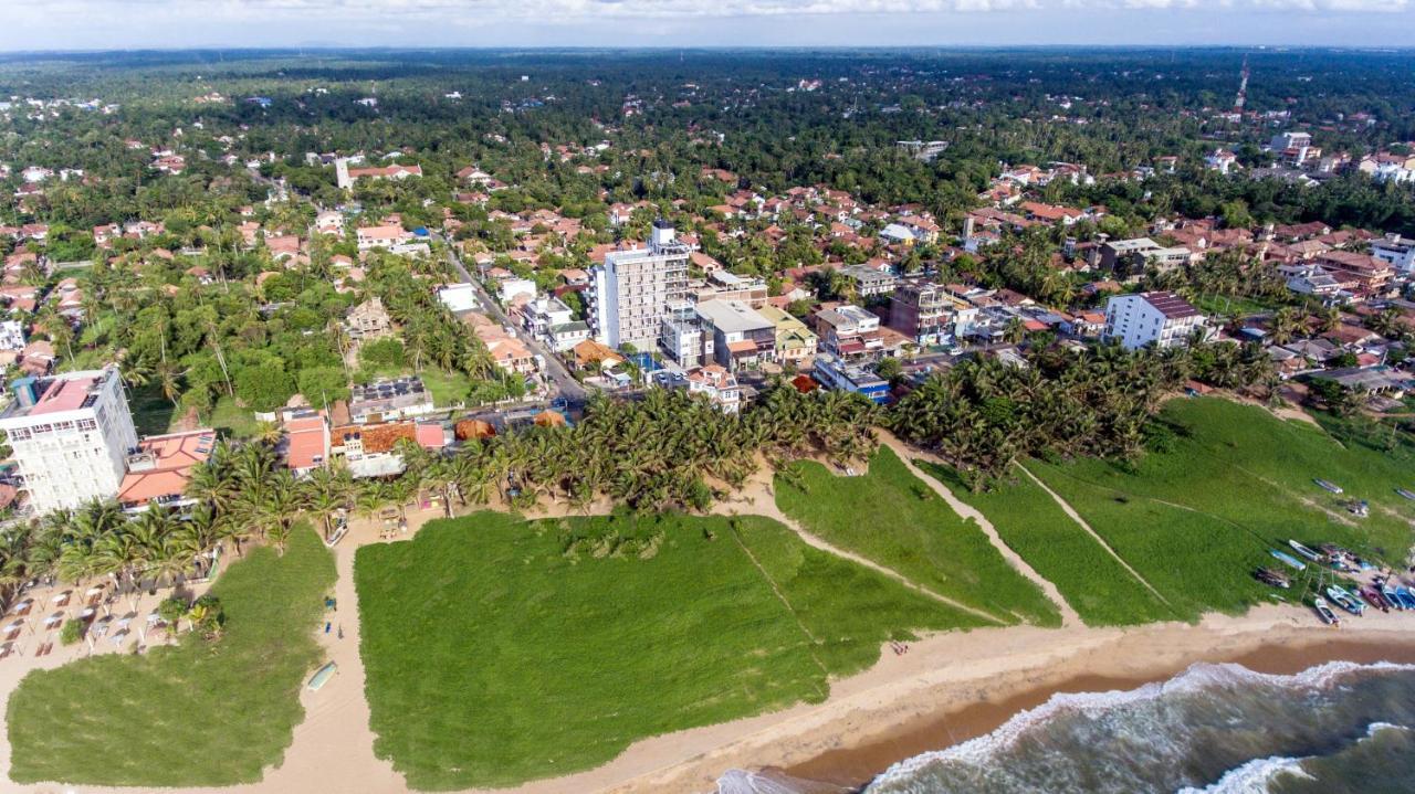 Ruvisha Beach Hotel Negombo Exterior photo